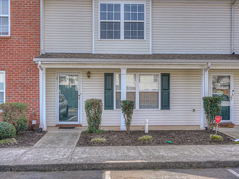 415 Arapaho Dr — Photo 1