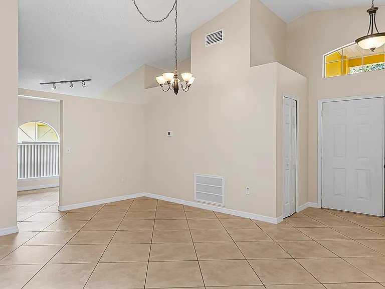 2941 Saint James Ln — Photo 6