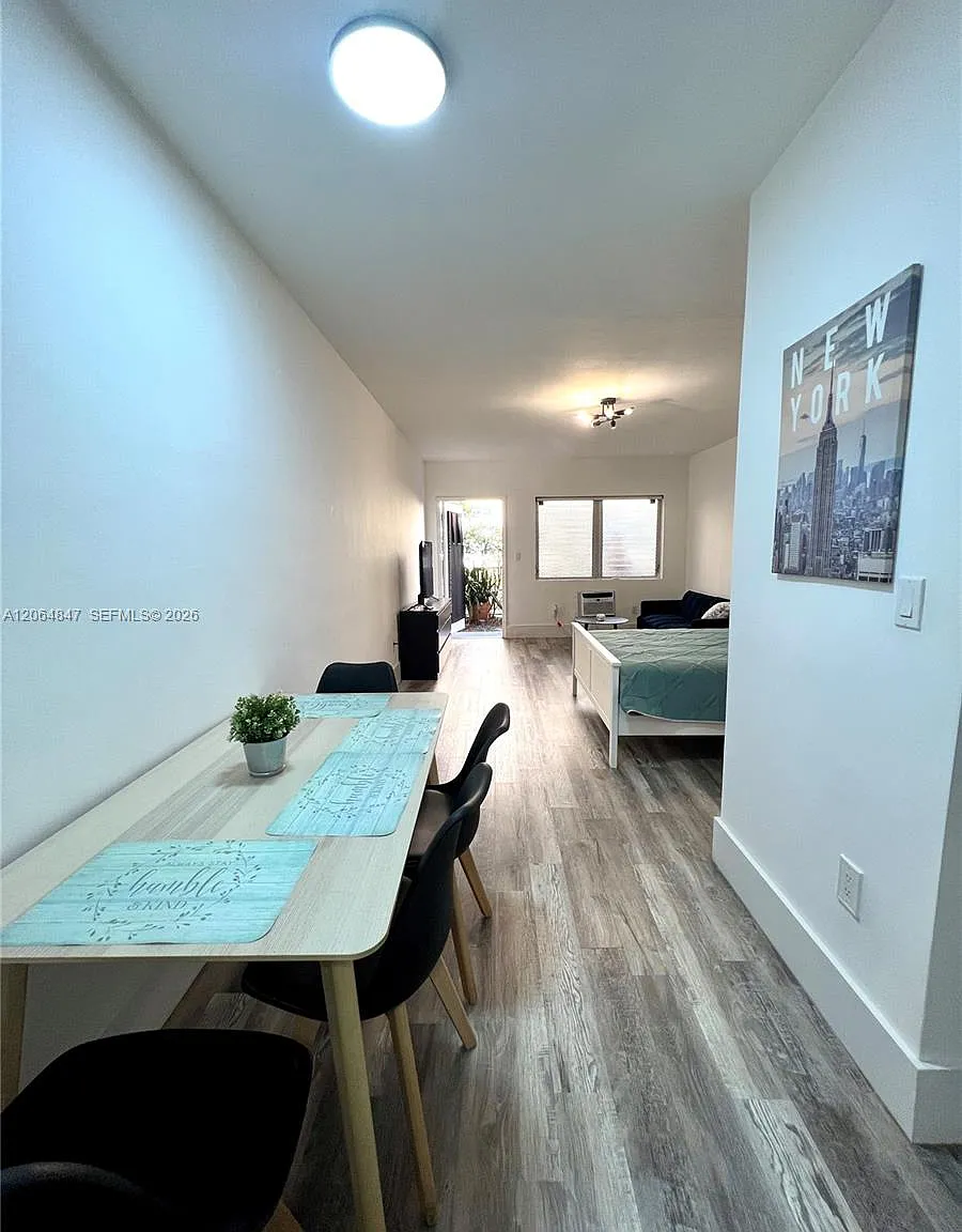 The Beverly Arms Condo — Photo 4