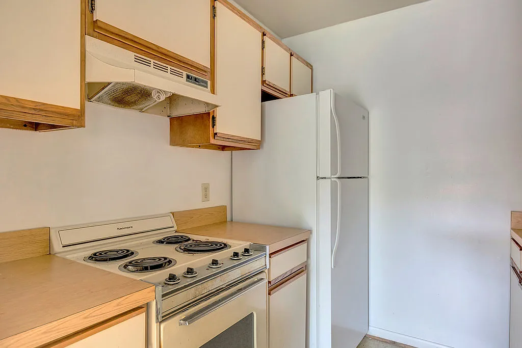 1243 Cedars Ct — Photo 3