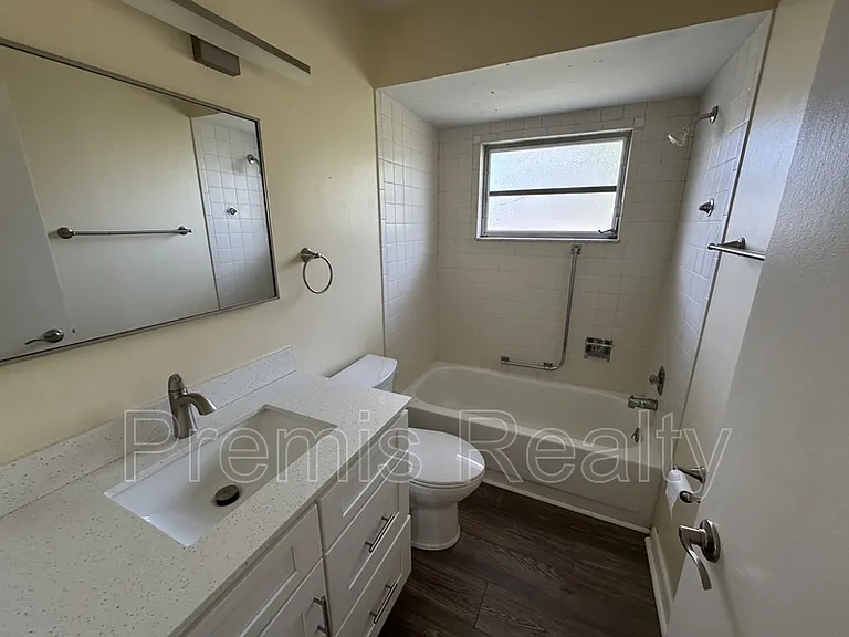 144 Stafford Cir — Photo 6