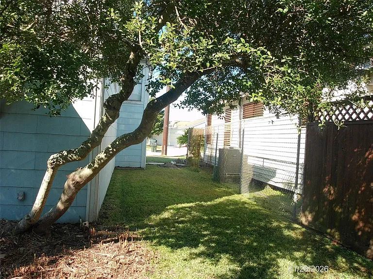 4619 Avenue S — Photo 17