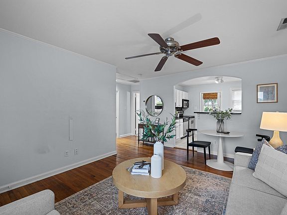 4th image of 2331 Bernard St
