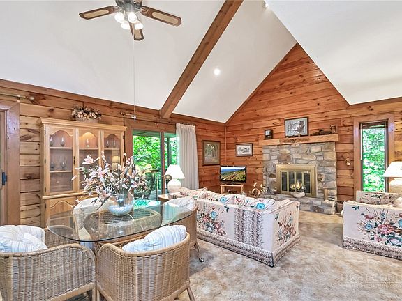 3rd image of 325 Grandview Drive