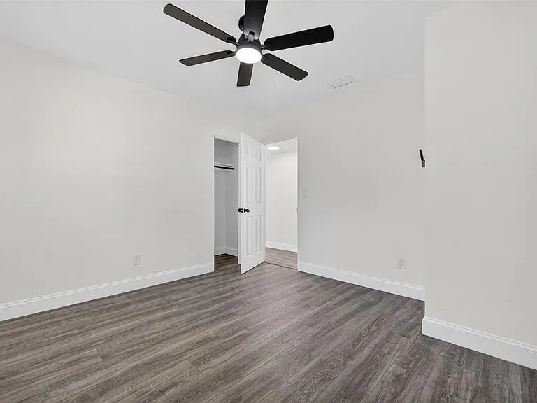 3034 Touraine Ave — Photo 46