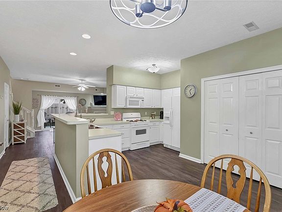 3rd image of 16307 Emerald Point