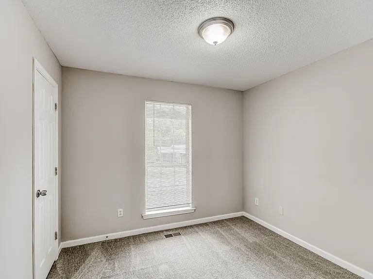 114 Laird Ave — Photo 12