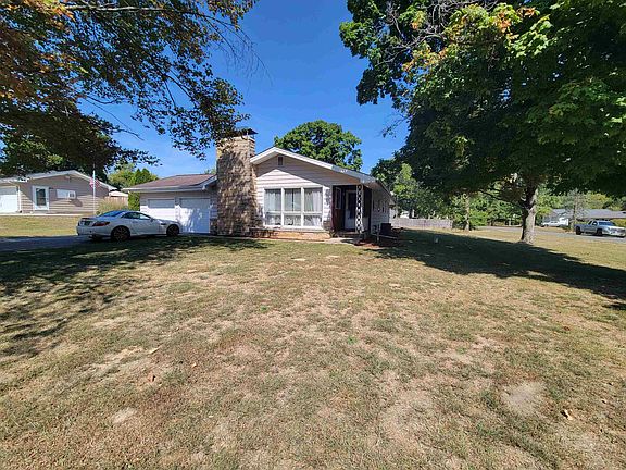 2nd image of 19191 Palisade Ave