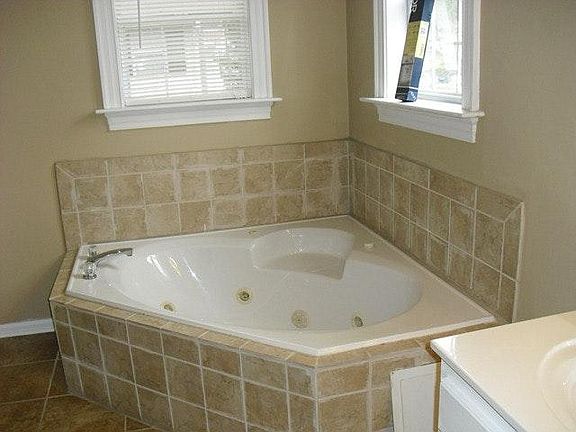 2nd image of 2902 B Mulberry Ln