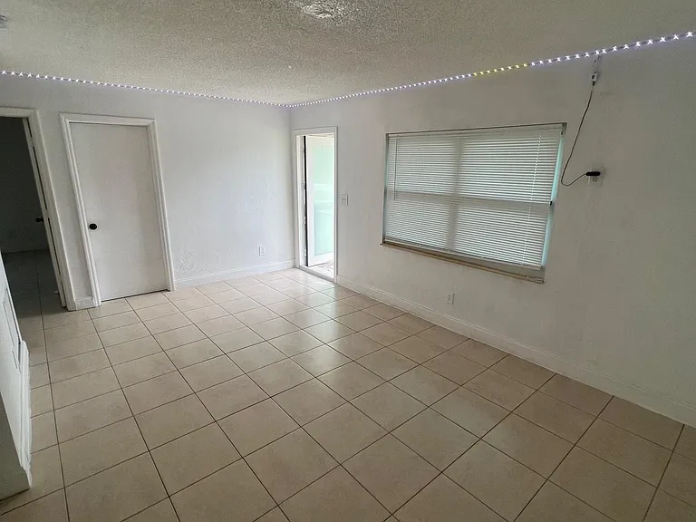 4413 SW 32nd Ave #2 — Photo 11