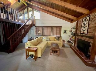 10 Via Contenta APT D, Carmel Valley, CA 93924