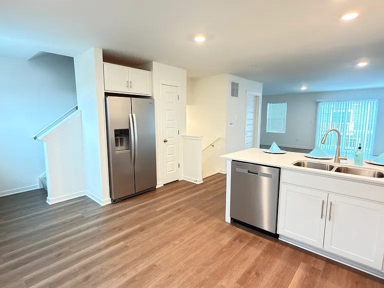 435 Lakeshore Ct — Photo 15