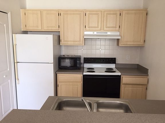 3rd image of 8822 Dunes Ct APT 106