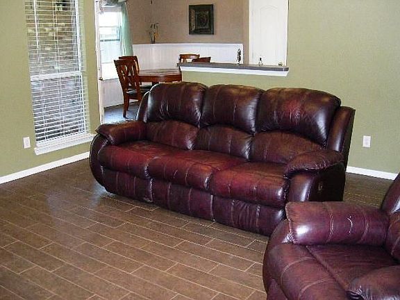 3rd image of 340 Valley Dr