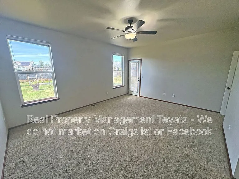 4884 Dory Ct — Photo 11