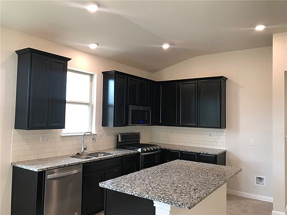4th image of 705 Gabrielle Anne Dr