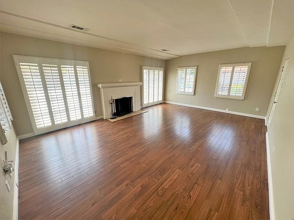3rd image of 752 W 24th St