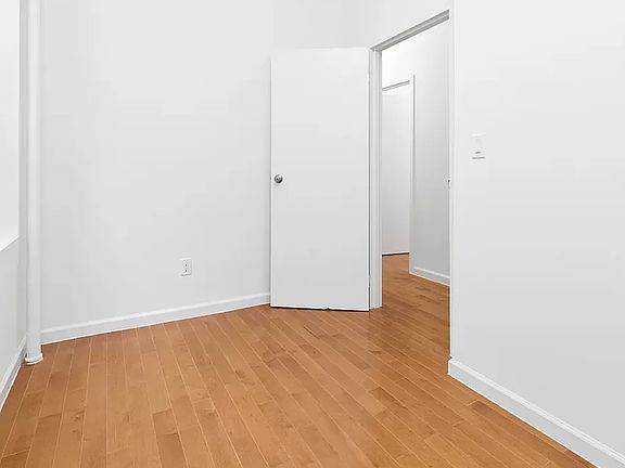 3rd image of 321 42nd St #3RA