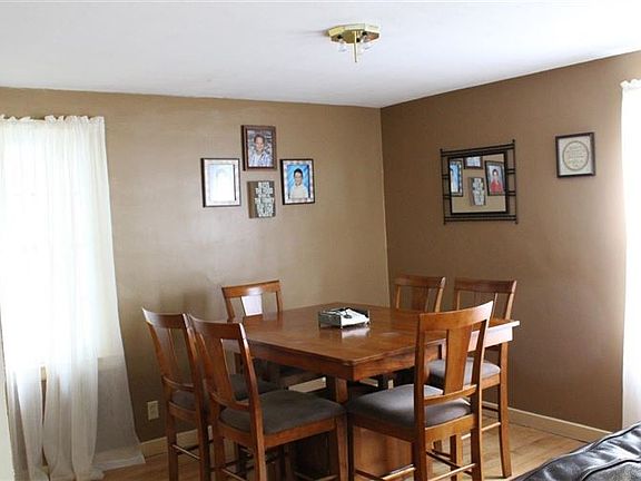 5th image of 5 Dewitt Dr