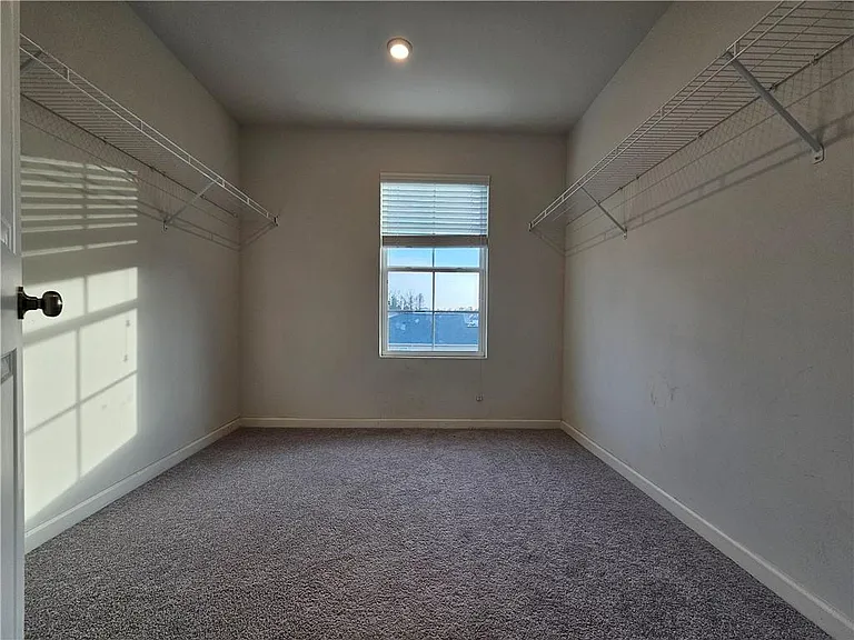 504 Pemberton St — Photo 23