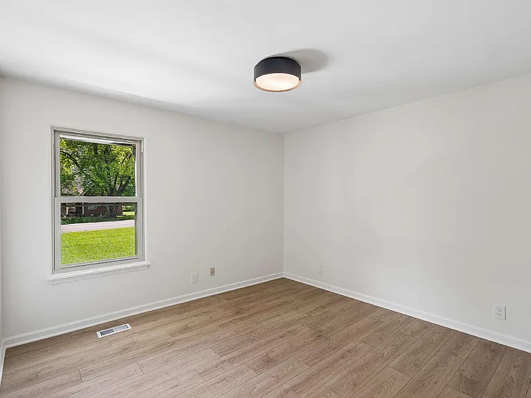 112 Juniper Dr — Photo 8