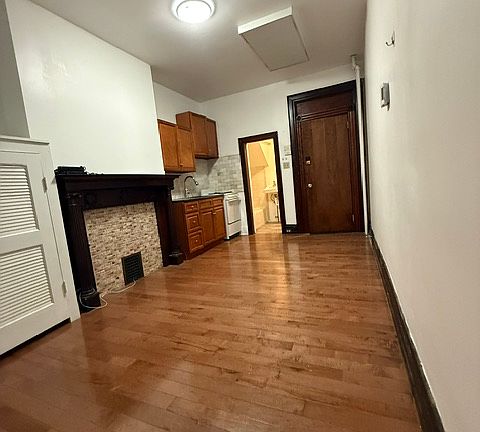 3rd image of 4331 Pine St