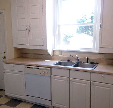 4th image of 2570 Indianola Ave