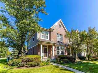 2498 Waterbury Ln, Buffalo Grove, IL 60089