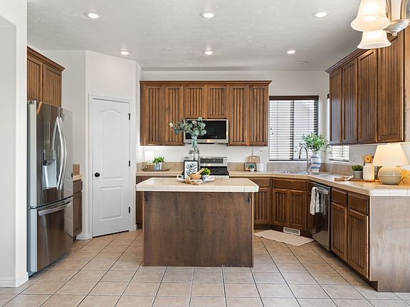 3rd image of 3991 W Hollandia Ln