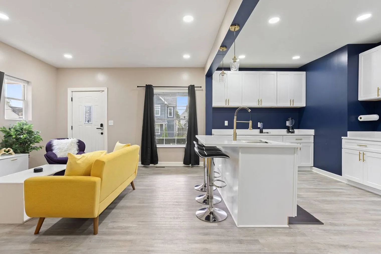 3 bed, 2.0 bath, 2152 sqft, $2,313 — Photo 4