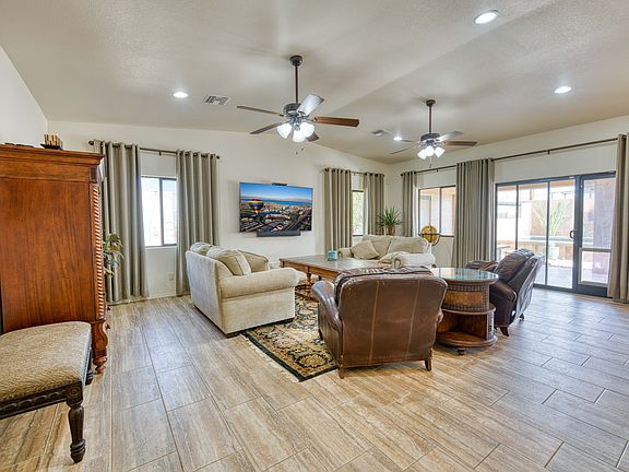 3rd image of 2871 Corral Dr