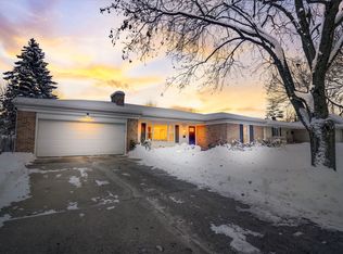 117 N Glendale Ave, Barrington, IL 60010