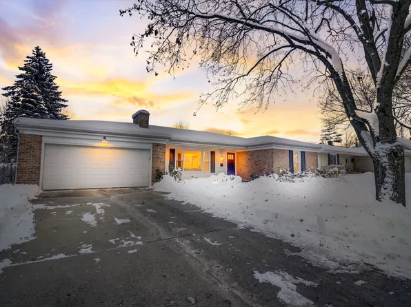 117 N Glendale Ave, Barrington, IL 60010