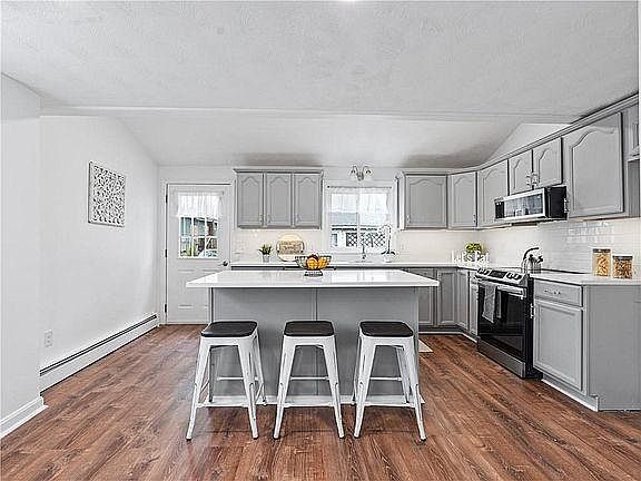 3rd image of 11 Coggeshall Ave