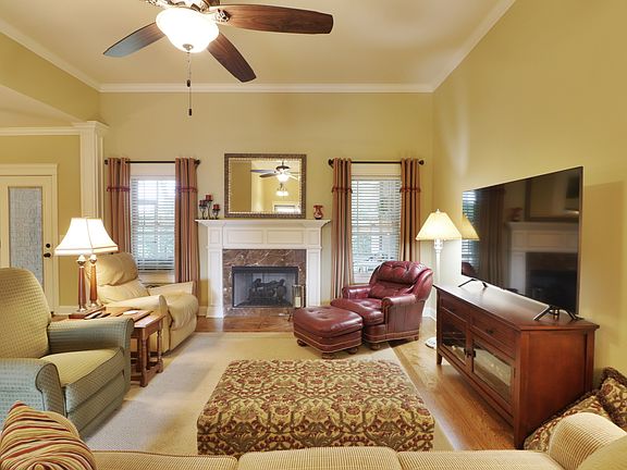 3rd image of 3622 Belle Haven Dr
