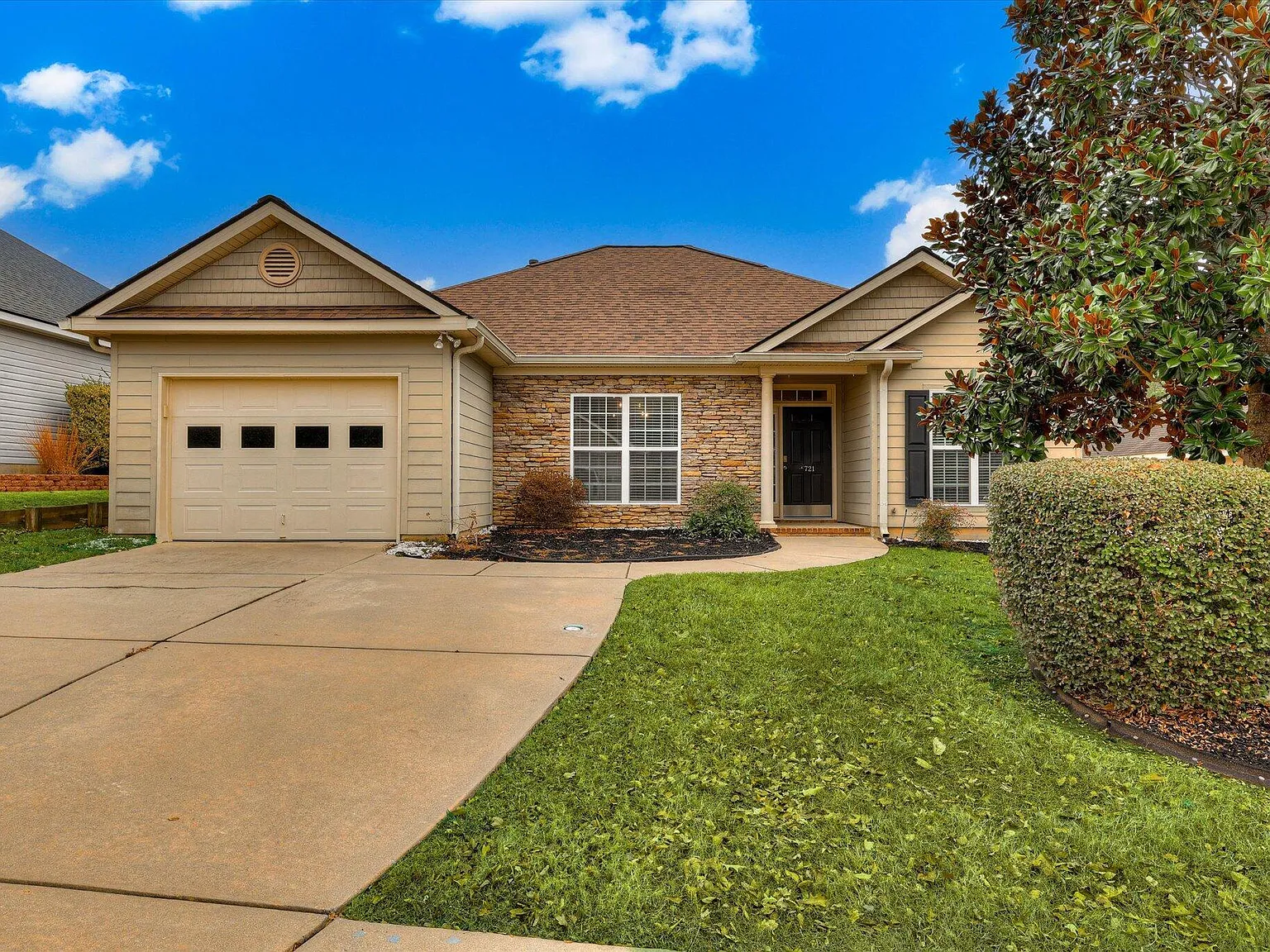 3 bed, 2.0 bath, 1738 sqft, $2,000 — Photo 2