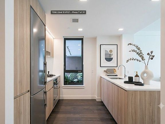 3rd image of 1300 22nd St APT 107