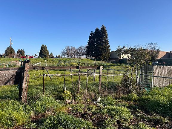 3rd image of 2104 Marin Street