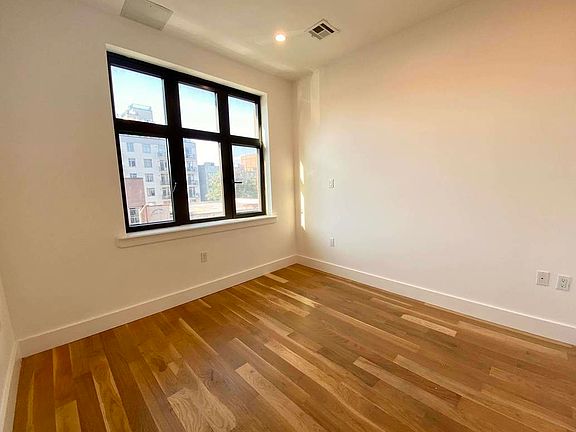 4th image of 842 Lexington Ave #G3