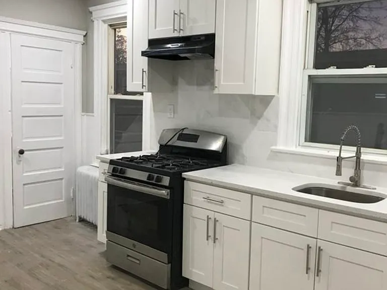 42 Dehart Pl — Photo 1
