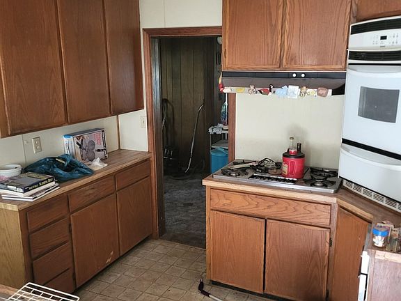 5th image of 303 E Myrtle St