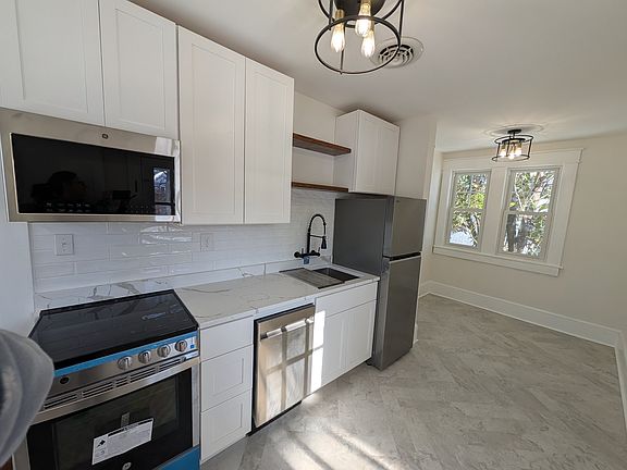 3rd image of 2226 Windsor Ave SW #B