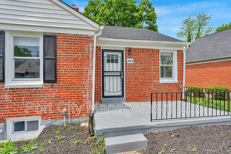 3 bed, 2.0 bath, 776 sqft, $2,400 — Photo 2
