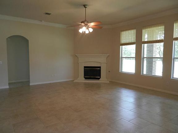 2nd image of 934 Quarry Oaks Dr