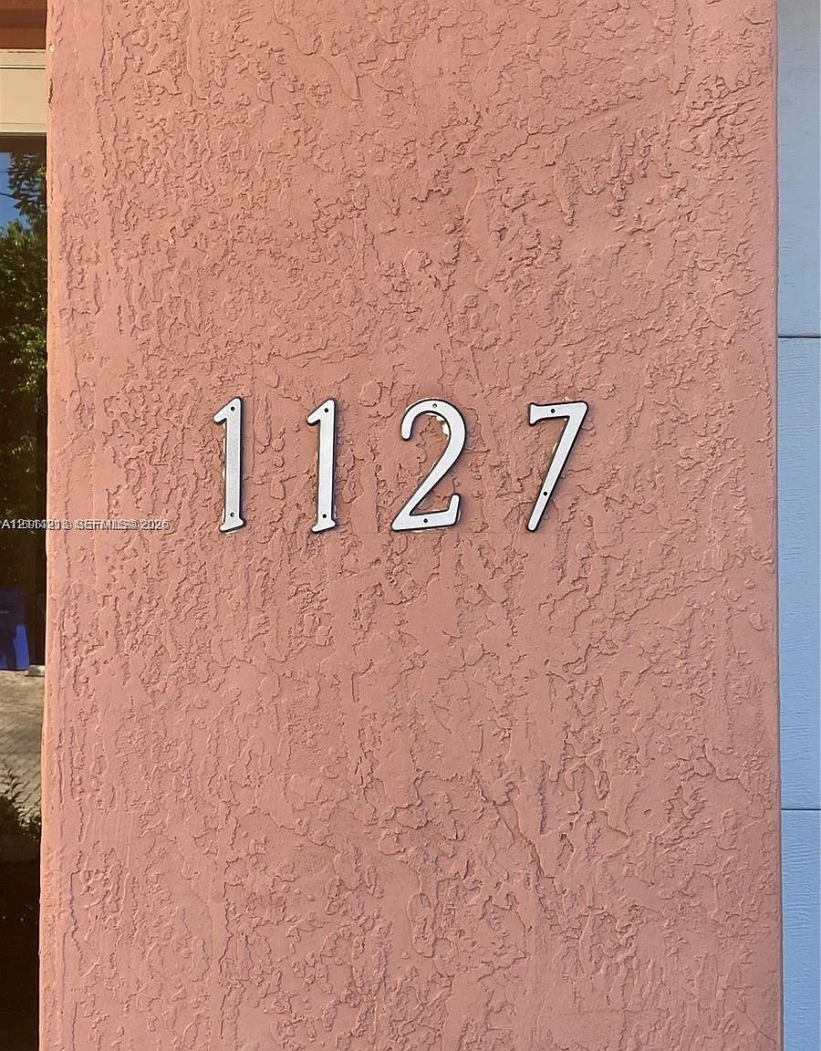 Waverly Place — Photo 2