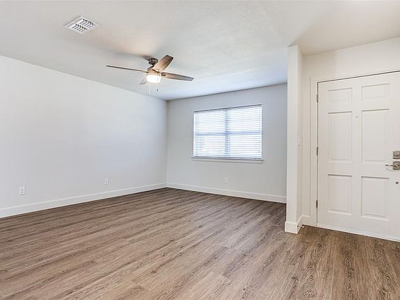 3rd image of 144 SE Gardens Blvd