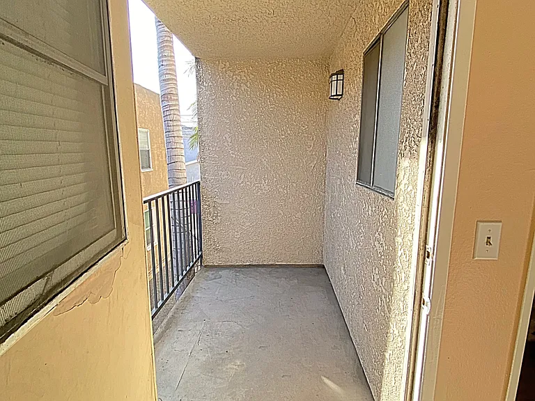 2475 Cedar Ave #C — Photo 12