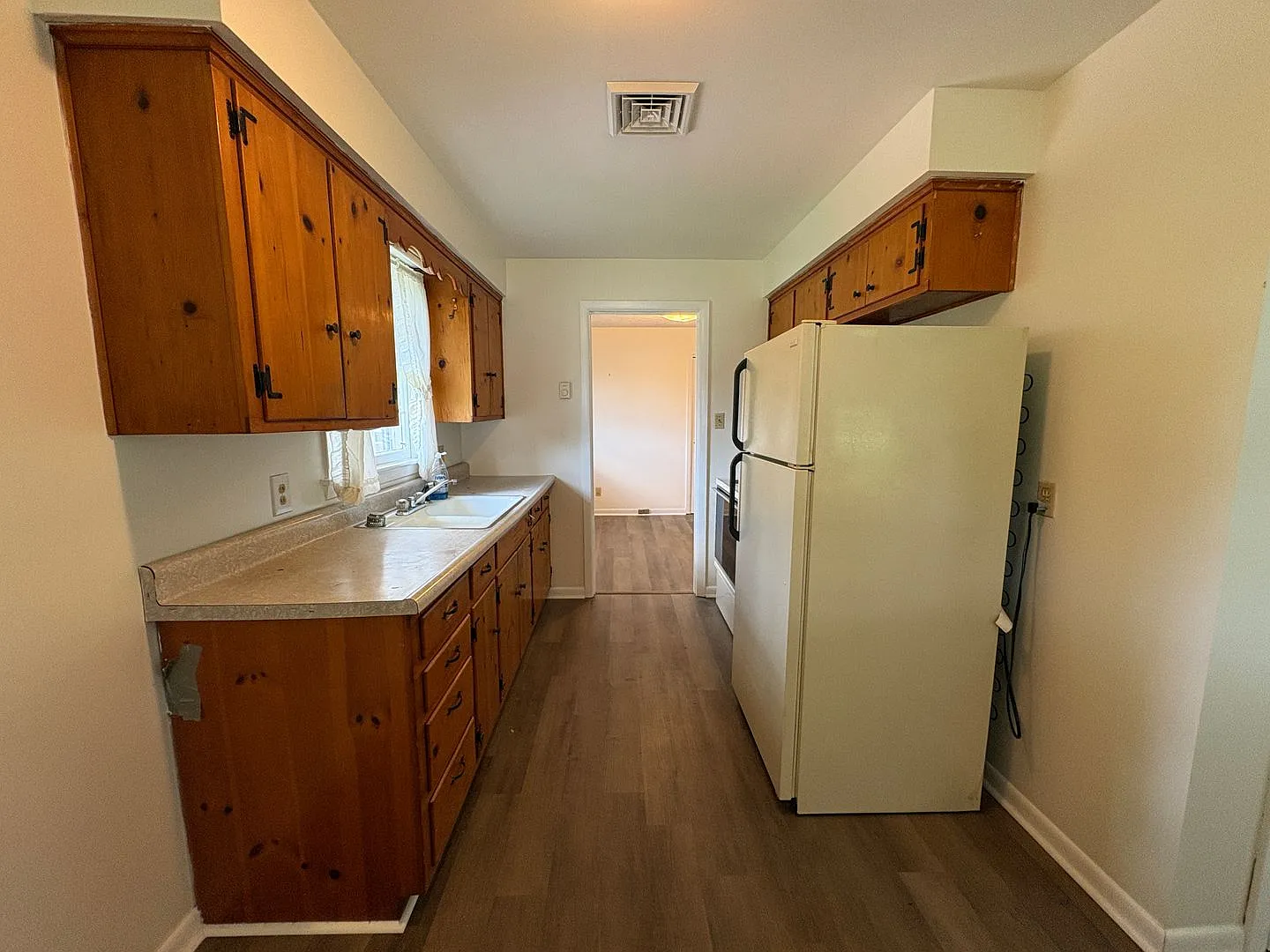 Spacious brick house in Madison Heights — Photo 3