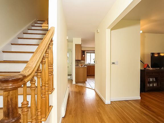 3rd image of 137 Alkamont Ave