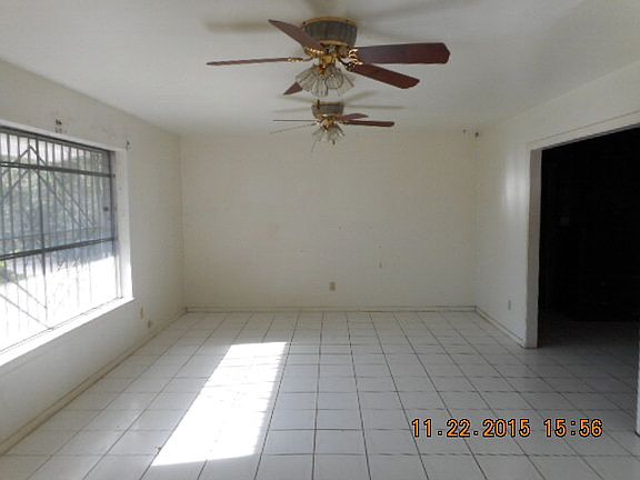 3rd image of 826 E Whitehouse Cir
